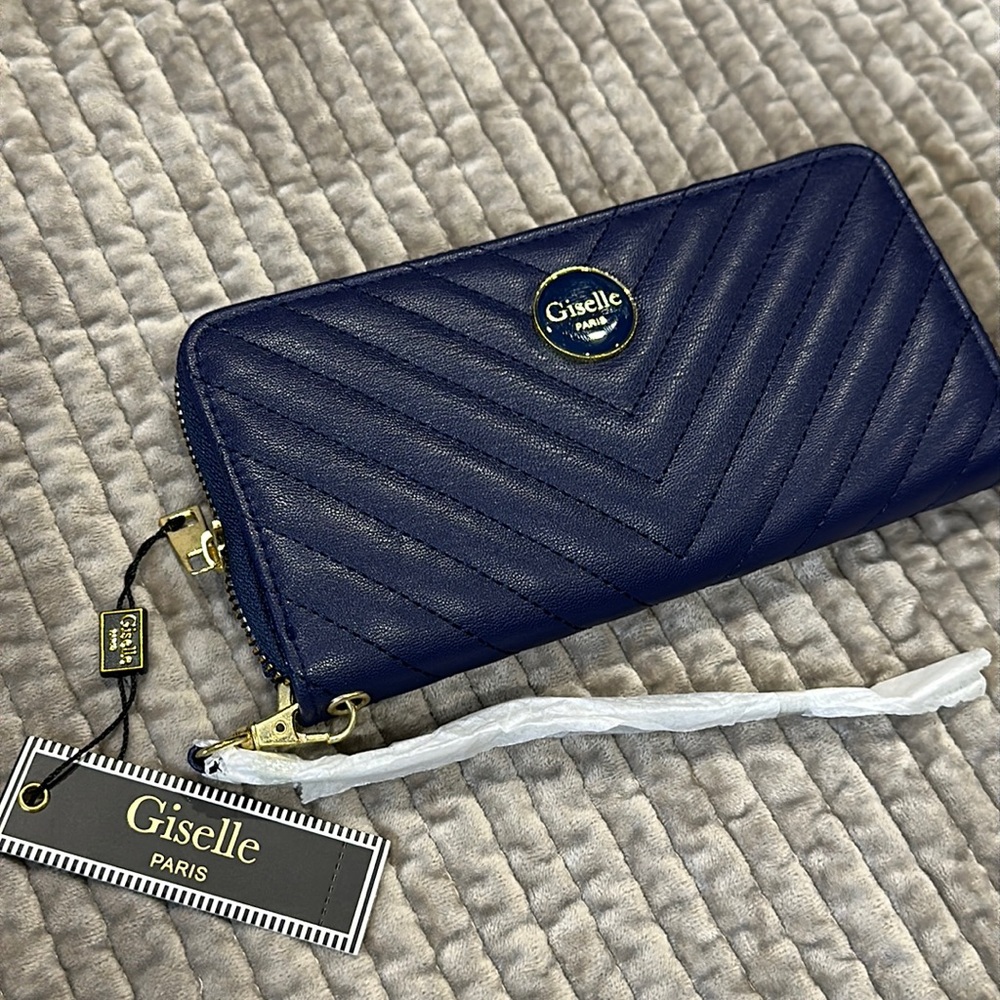 NWT- Giselle Paris Zip Around Wristlet